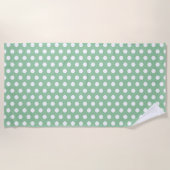 Bold White Polka Dots on Sage Green  ビーチタオル (正面)