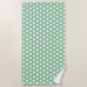 Bold White Polka Dots on Sage Green  ビーチタオル (正面)