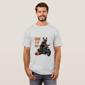 Bone to Be Wild – バイクに乗ったパグ | おもしろい  Tシャツ (正面フル)