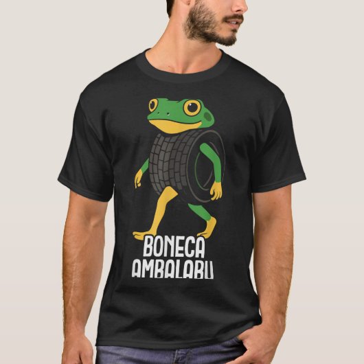 Boneca Ambalabu Italian Brainrot Funny Meme Tシャツ (正面)