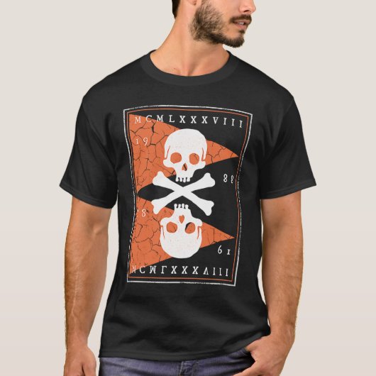 Bones and Skulls Pirate  2 Tシャツ (正面)