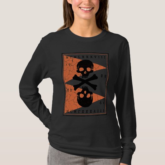 Bones and Skulls Pirate 3 Tシャツ (正面)