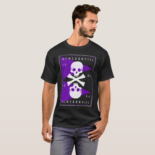 Bones and Skulls Pirate Tシャツ (正面フル)