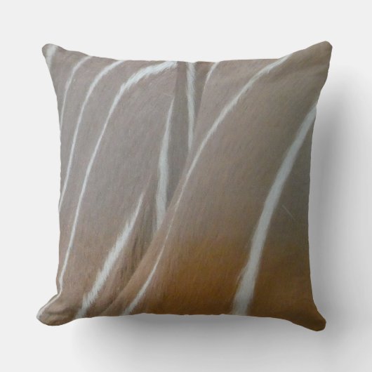 Bongo Antelope Skin Pattern Throw Pillow クッション (正面)