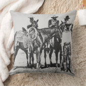 Bonham、テキサス州、c.1890 (b/wの写真)の黒いカウボーイ クッション (ブランケット)