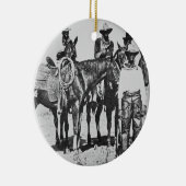 Bonham、テキサス州、c.1890 (b/wの写真)の黒いカウボーイ セラミックオーナメント (右)