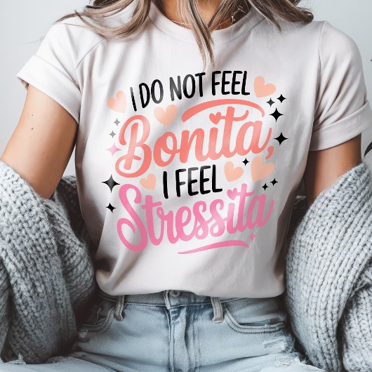 Bonita Stressita Funny Spanish Quote Latina Humor Tシャツ