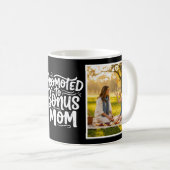 Bonus Mom Promoted Brush Script Two Photo Black コーヒーマグカップ (正面右)