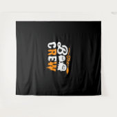 BooクルーがTシャツをオーバーサイズした タペストリー (正面(横))