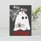BOO boo 看護師クルーTシャツ、ハロウィンの看護師におすすめの面白Tシャツ 招待状 (スタンド正面)
