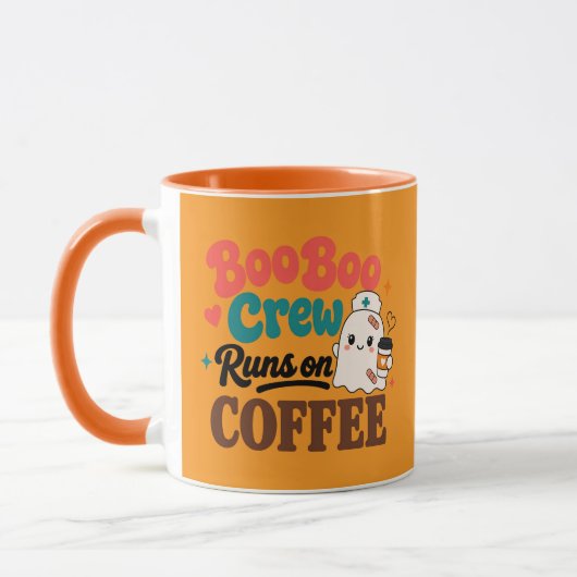 Boo Boo Crew はコーヒーで動く オレンジマグ マグカップ (左)