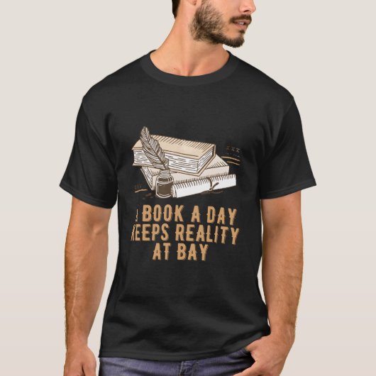 Book A Day Keeps Reality At Bay Bookworm Hobby Boo Tシャツ (正面)