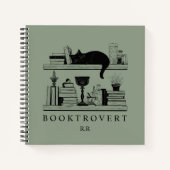 Book Lover's Cozy Bookcase Booktrovert Monogram ノートブック (正面)