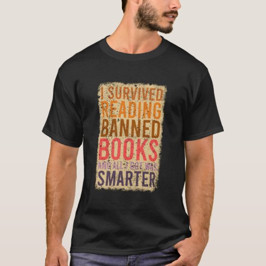 Book Reader I Survived Reading Banned Book I Got S Tシャツ (正面)