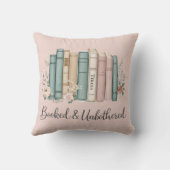 Booked and Unbothered Cozy Reading Nook Book Lover クッション (裏面)