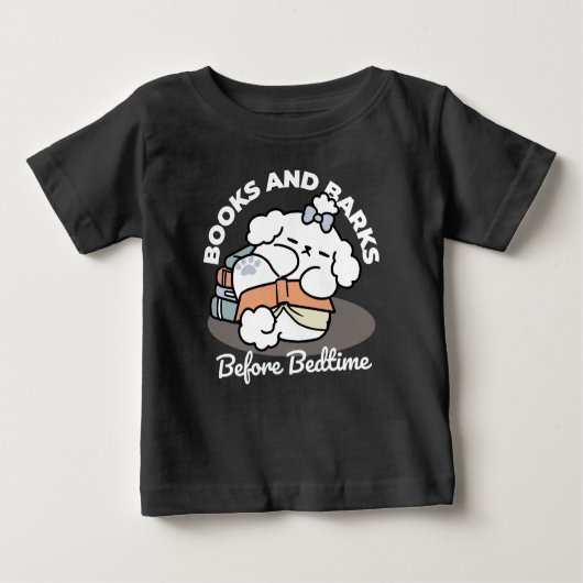 Books and Barks – Cute Sleepy Dog Reading Design ベビーTシャツ (正面)