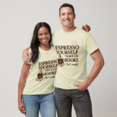 Books & Espresso Shirt – 居心地の良いコーヒーモーメント Tシャツ (ユニセックス)