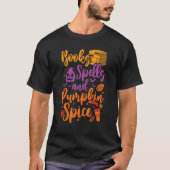Books Spells Pumpkin Spice Book  Cute Ghost Hallow Tシャツ (正面)