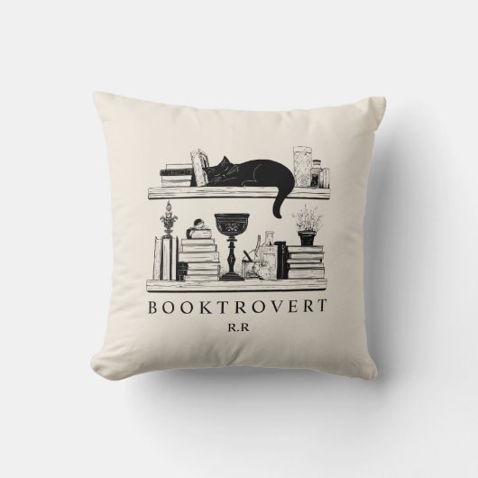 Booktrovert Book Lover's Monogrammed  クッション (正面)