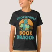 Bookworm Kids Dragon Lover Book Readerおもしろい Tシャツ (正面)