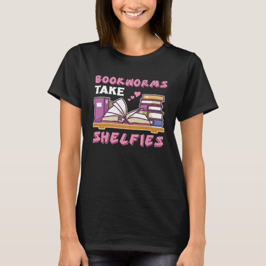 Bookworms Take Shelfies Book Nerds Reading Tシャツ (正面)