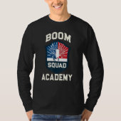 BOOM SQUAD ACADEMY Fireworks Little Firecracker Bo Tシャツ (正面)
