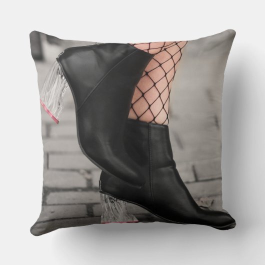 Booted & Bold Throw Pillow クッション (裏面)