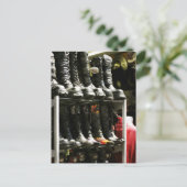 Boots Galore at Camden Markets，ロンドンはがき ポストカード (スタンド正面)