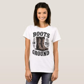 Boots on the Ground – Western Cowboy T-Shirt Tシャツ (正面フル)