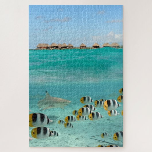 Bora熱帯Boraの礁湖の魚を追跡している鮫 ジグソーパズル (縦)