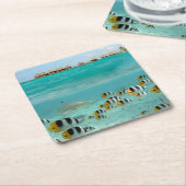 Bora Boraの海のコースターの魚を追跡している鮫 スクエアペーパーコースター (アングル)