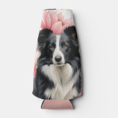 Border Collie Dog and Bold Pink Lilies ボトルクーラー (正面)