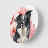Border Collie Dog and Bold Pink Lilies ラウンド壁時計 (傾斜)