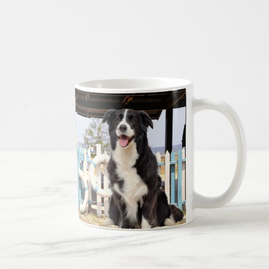 Border Collie on the beach コーヒーマグカップ (右)