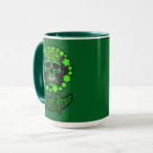 Born Lucky Skull St Patrick’s Day Shirt – caneca マグカップ (正面左)