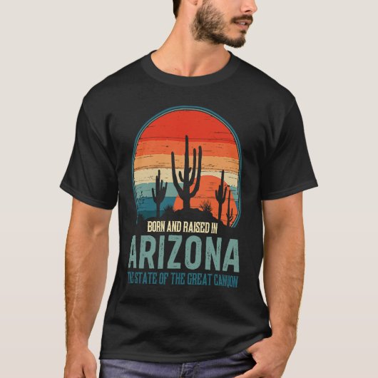 Born & Raised In Arizona State Of The Great Canyon Tシャツ (正面)