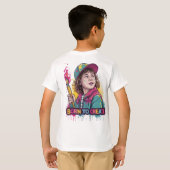 Born to Create – カラフルなグラフィティポップアート Tシャツ (裏面フル)
