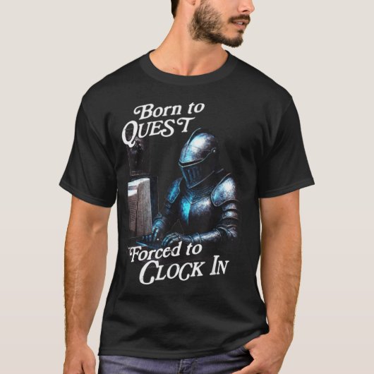 Born To Quest Forced To Clock In Funny Office Fant Tシャツ (正面)