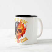 Born to Ride Flaming Skull Helmet ツートーンマグカップ (正面右)