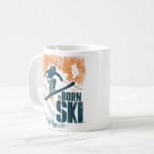 Born to Ski | ヴィンテージ スキー デザイン コーヒーマグカップ (正面左)