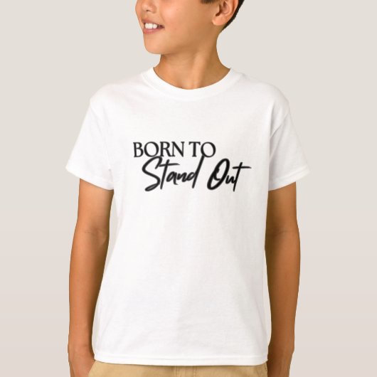 「Born to Stand Out」モチベーショナル・クォートデザイン Tシャツ (正面)