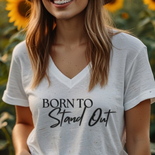 "Born to Stand Out” Motivational Quote Design Tシャツ