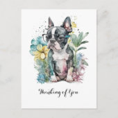 Bostonスタイルの無表情な顔でBoston子犬メガネと花 ポストカード (正面)