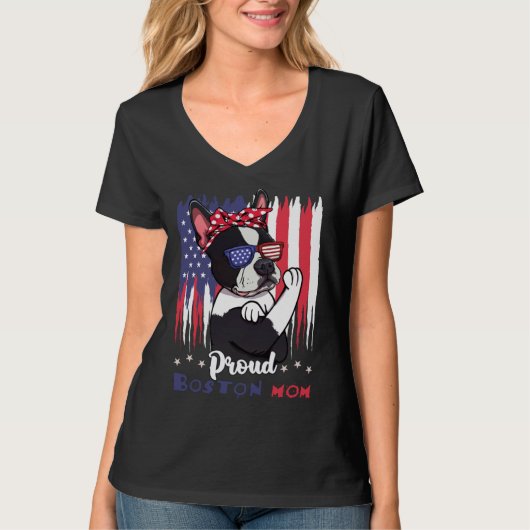 Boston Terrier Dog With Sunglasses American Flag Tシャツ (正面)