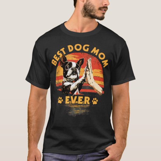 Boston Terrier Mom Retro Sunset Funny Dog Tシャツ (正面)