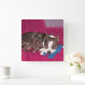 Boston Terrier Staying on Red Couch – デジタル絵を描 スクエア壁時計 (ホーム)