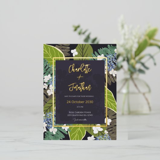 Botanical Leaf and Hydrangea Petals Save The Date 箔招待状ポストカード (立ち正面)