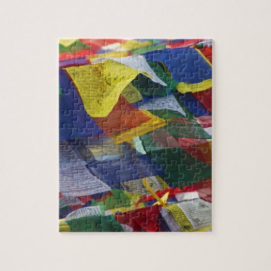 Boudhanath Stupaネパールのチベットの祈りの言葉の旗 ジグソーパズル (縦)