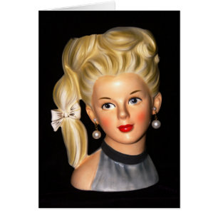 Bouffant及び側面のポニーテールを持つヘッドつぼの60年代の女の子