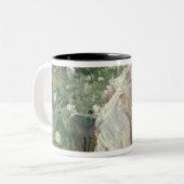 Bougivalの庭のPasieの裁縫、1881年 ツートーンマグカップ (正面左)